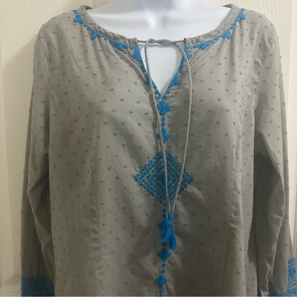 RUNGOLEE Gray Textured with Blue Embroidered Accent Blouse Top Women’s Small - Picture 5 of 10